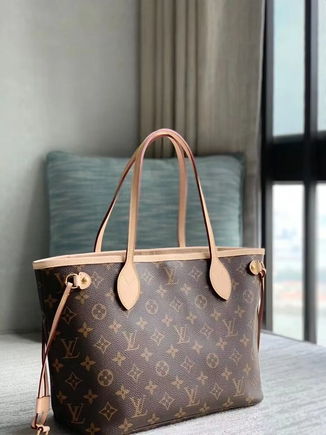 Louis Vuitton bag - LITELUX