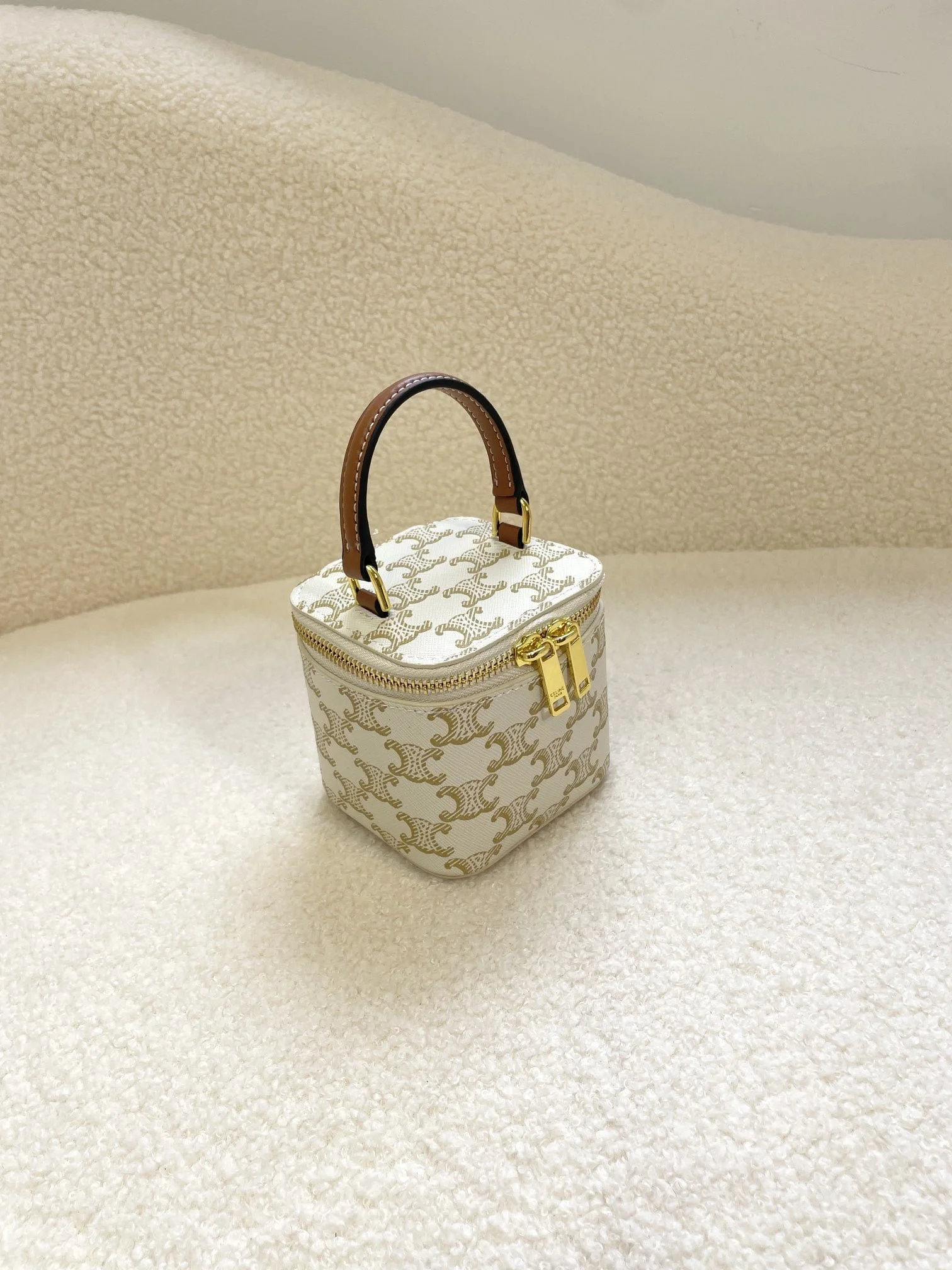 CELINE 23s Spring/Summer – Mini smooth leather makeup case Presbyopia pattern 8080 Size: 9.5* 8* 9cm - LITELUX