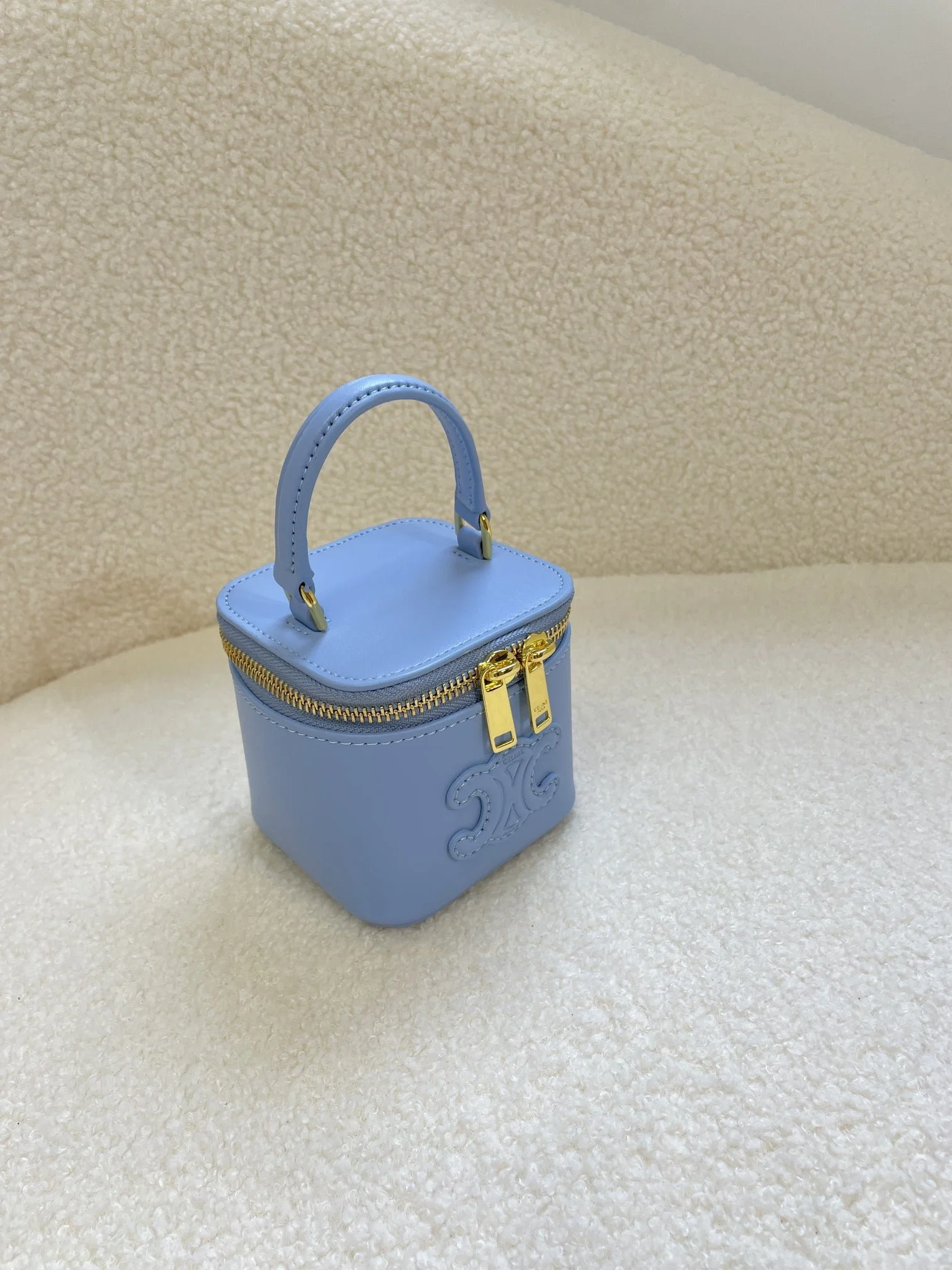 CELINE 23s Spring/Summer – Mini smooth leather makeup case Blue 8080 Size: 9.5* 8* 9cm - LITELUX