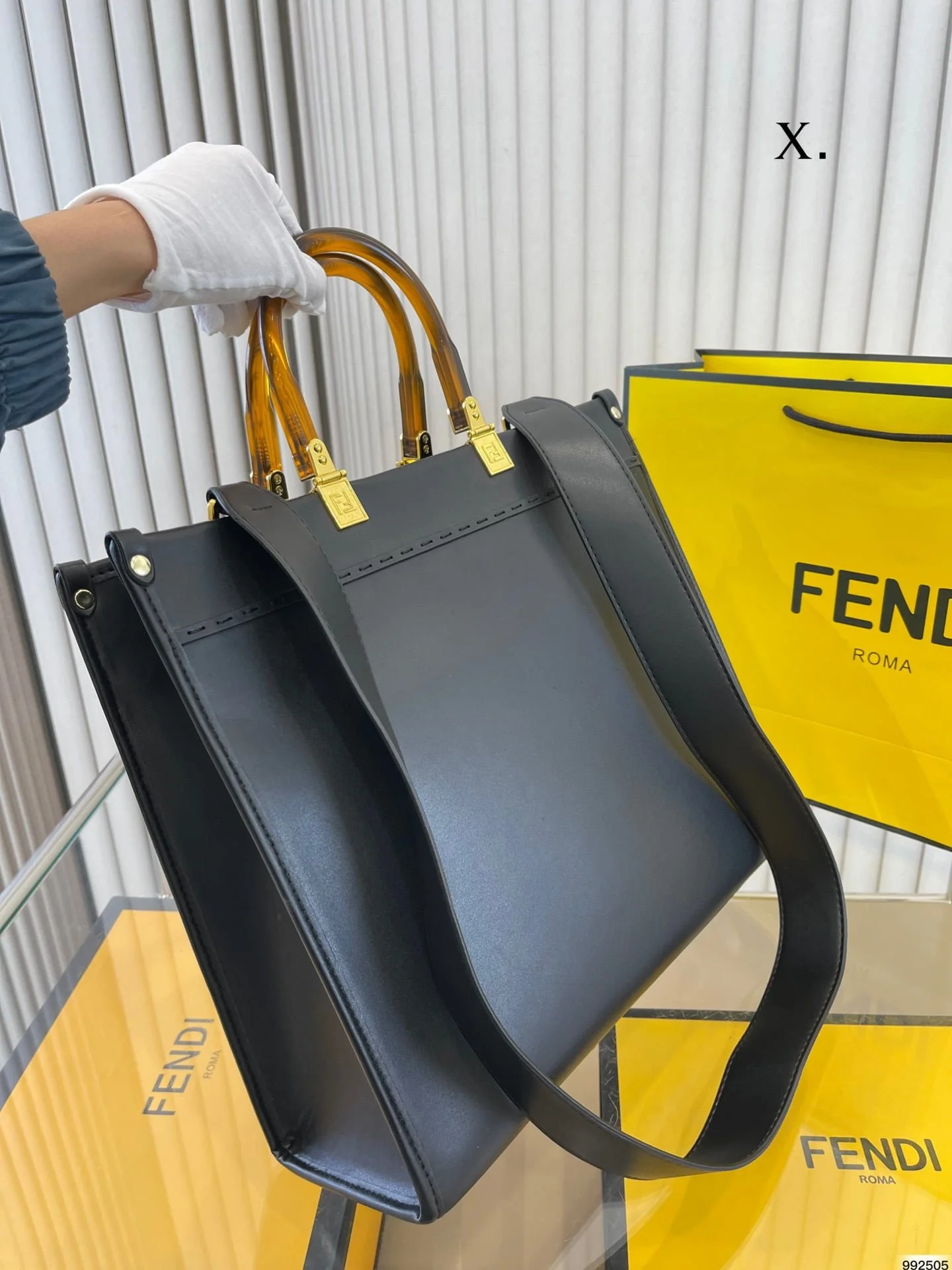 FENDI Tote bag Black Size: 35*31cm - LITELUX