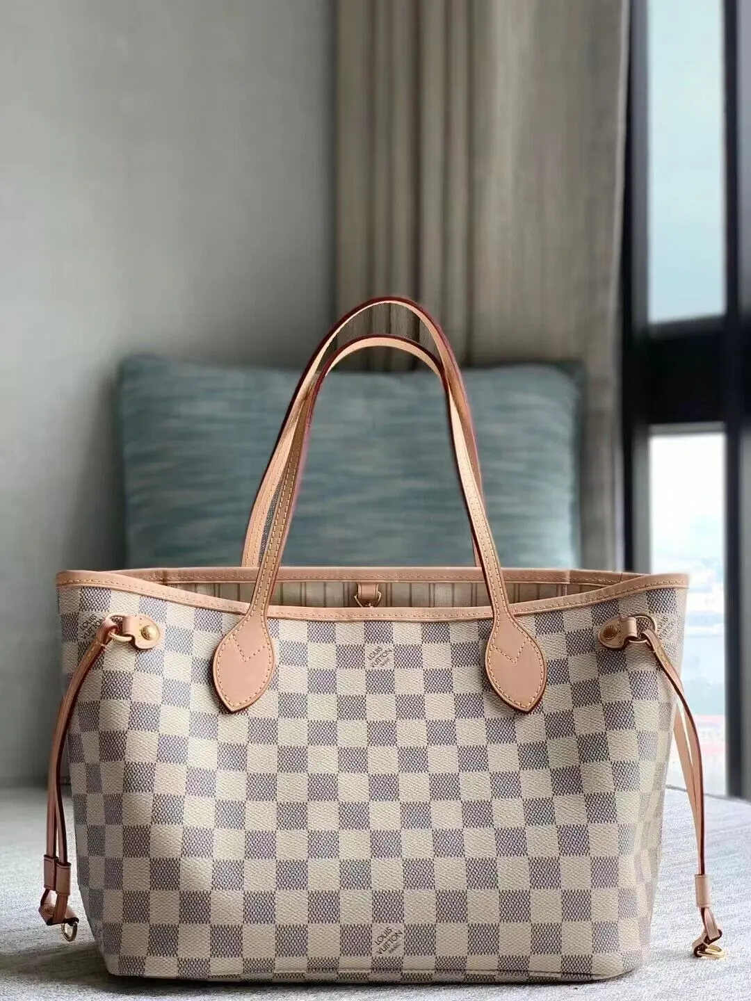 Louis Vuitton bag - LITELUX