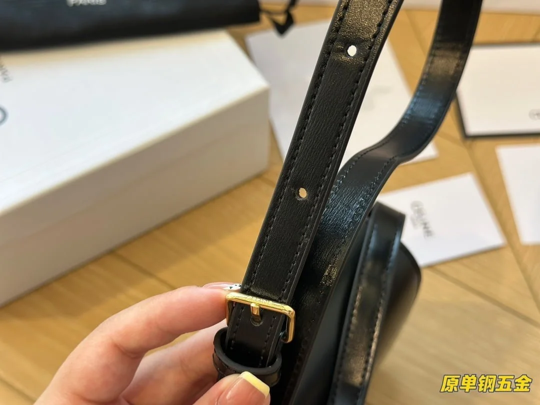 CELINE TRIOMPHE Crossbody bag Black size: 19*15cm - LITELUX