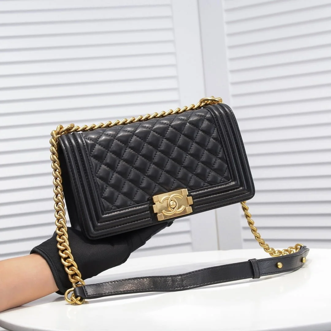 Chanel Lamb skin chain crossbody bag with gold hardware size: 25*15*9cm - LITELUX