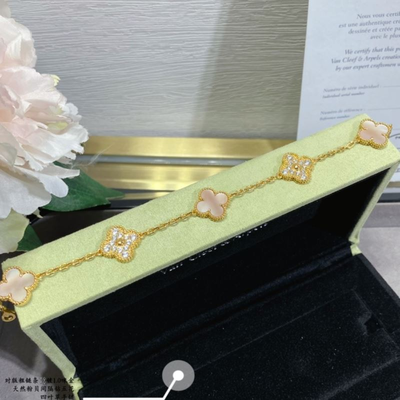 Van Cleef & Arpels Vca Gradient Pink Bracelet - 03 - LITELUX