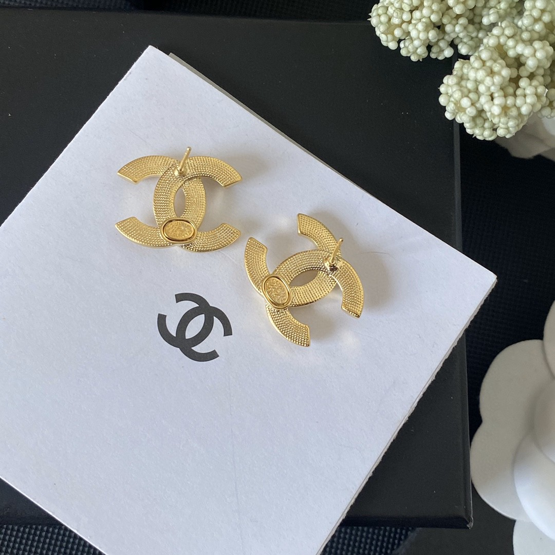 Chanel Letter Earrings - LITELUX