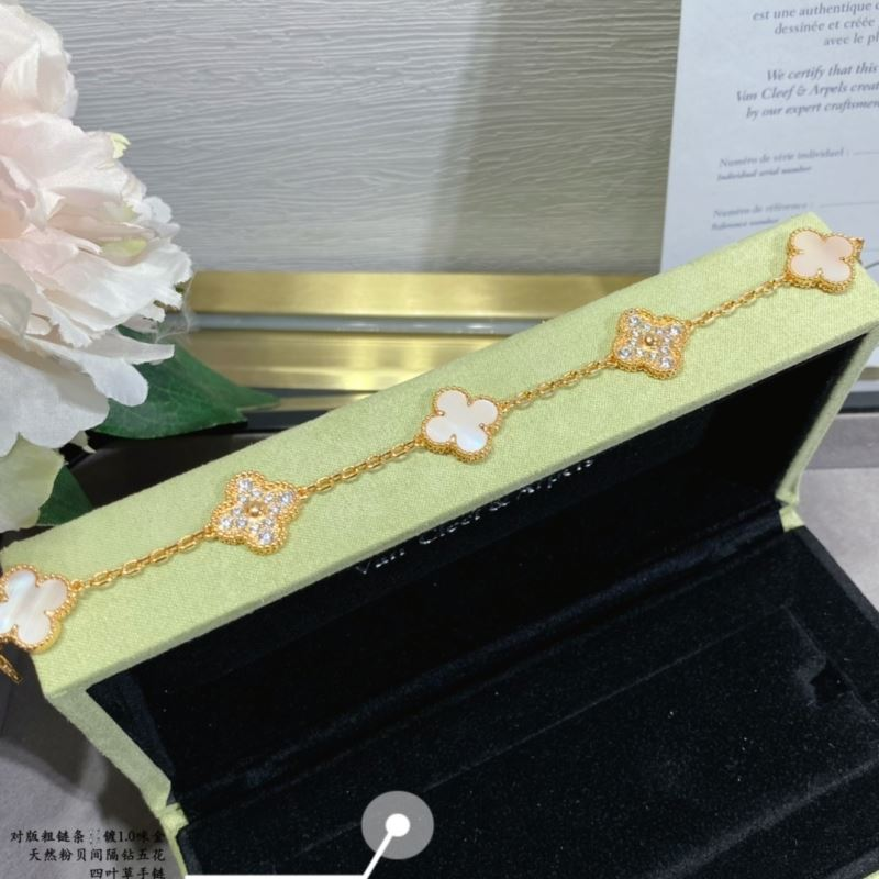 Van Cleef & Arpels Vca Gradient Pink Bracelet - 04 - LITELUX