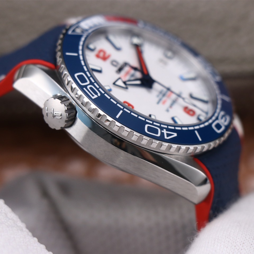 PLANET OCEAN 600M America's Cup 43.5mm - LITELUX