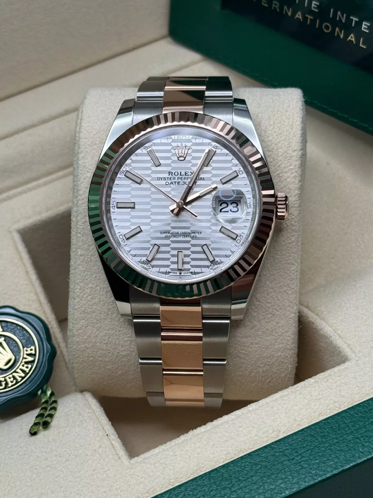 RLX Datejust 41mm 126331 Silver Fluted Motif Dial Two Tone Stainless Steel & 18K Rose Gold Jubilee Bracelet Men's Watch - LITELUX