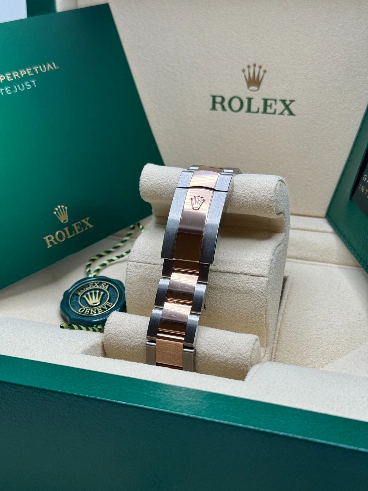 RLX Datejust 41mm 126331 Silver Fluted Motif Dial Two Tone Stainless Steel & 18K Rose Gold Jubilee Bracelet Men's Watch - LITELUX