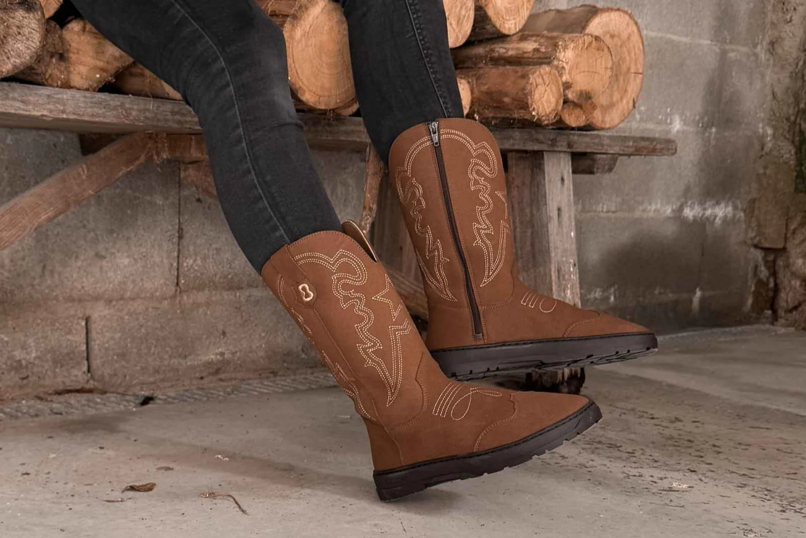 Oak Cowboy Barefoot Boots - Dallas