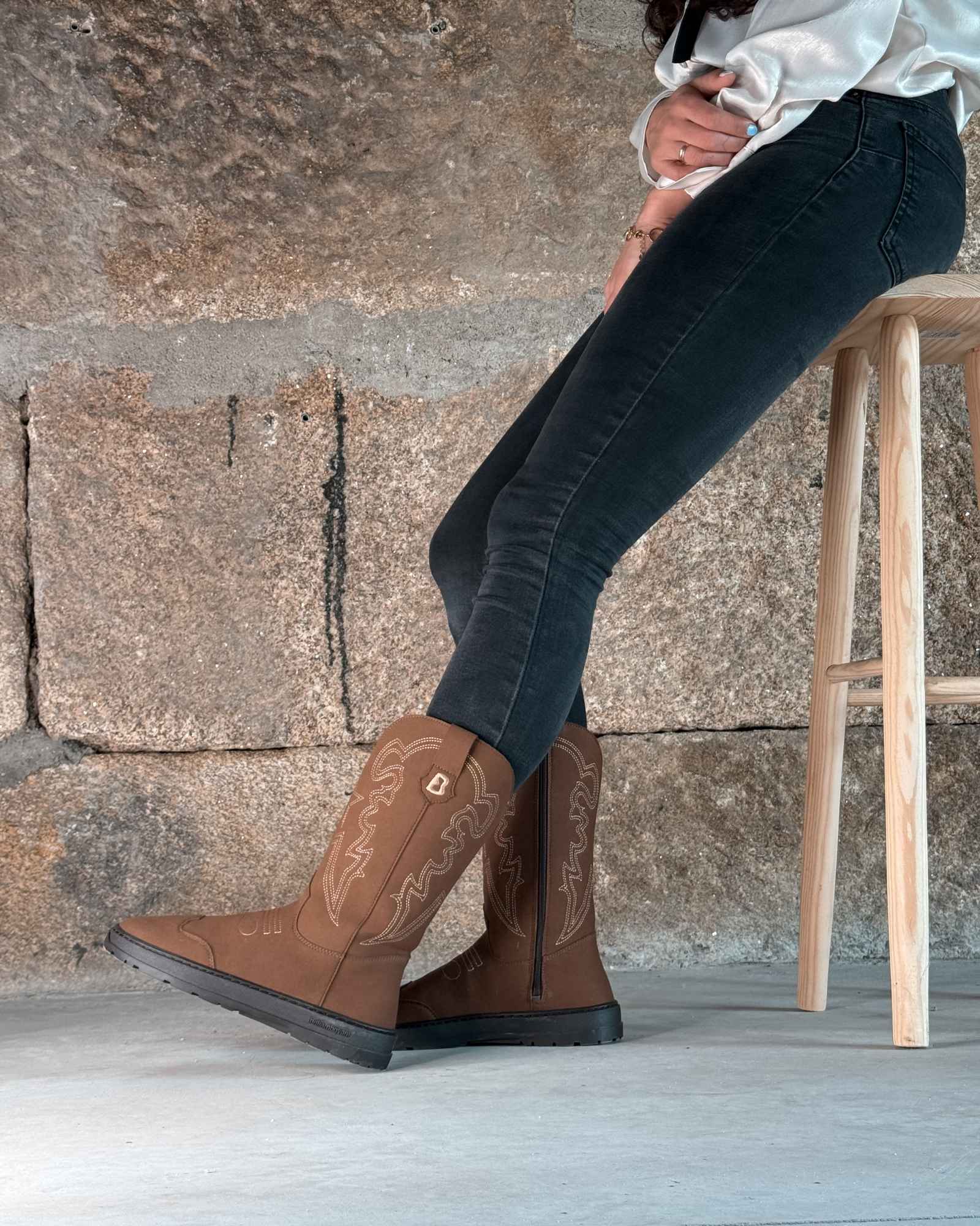 Oak Cowboy Barefoot Boots - Dallas