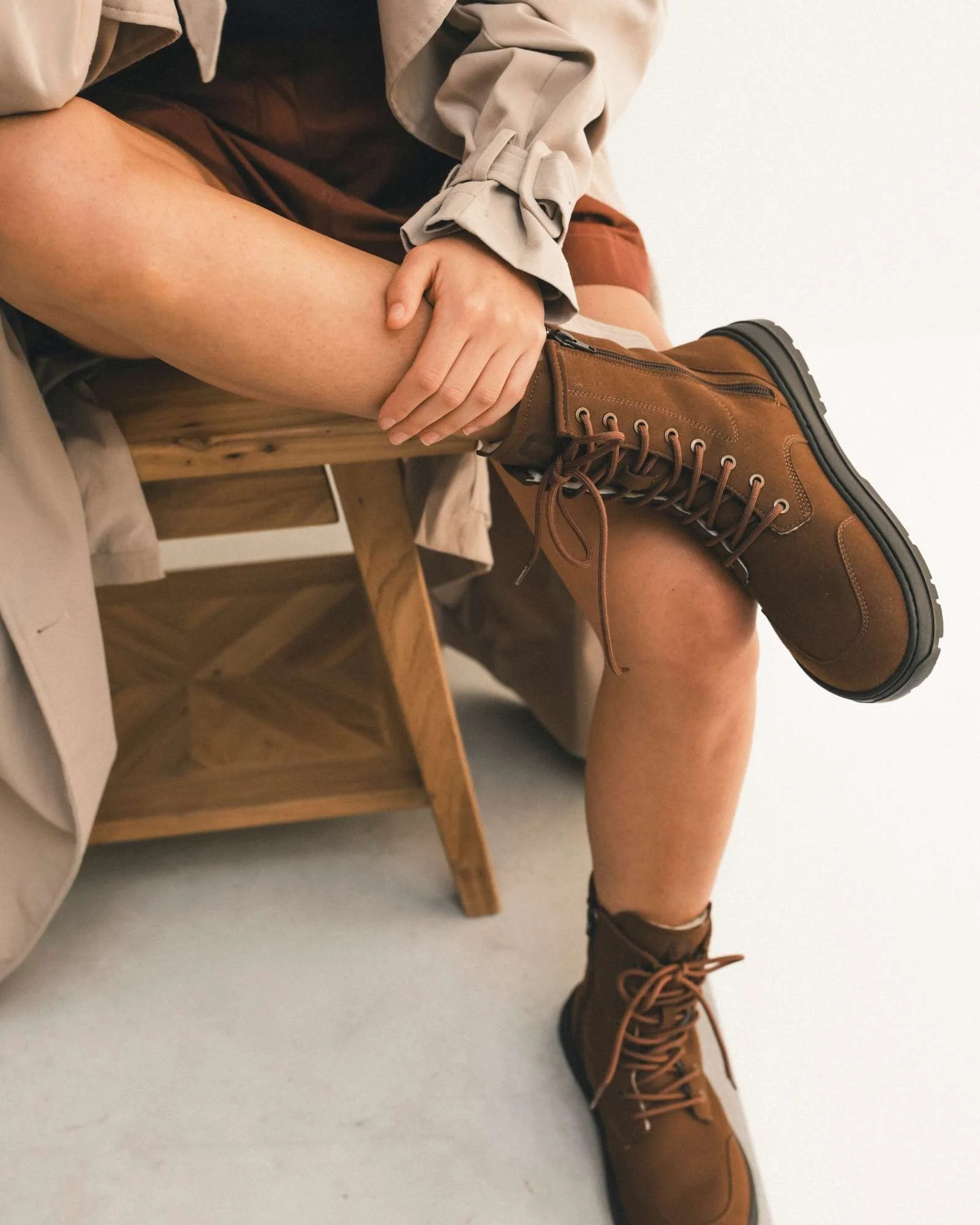 Oak Combat Barefoot Boots - Omega