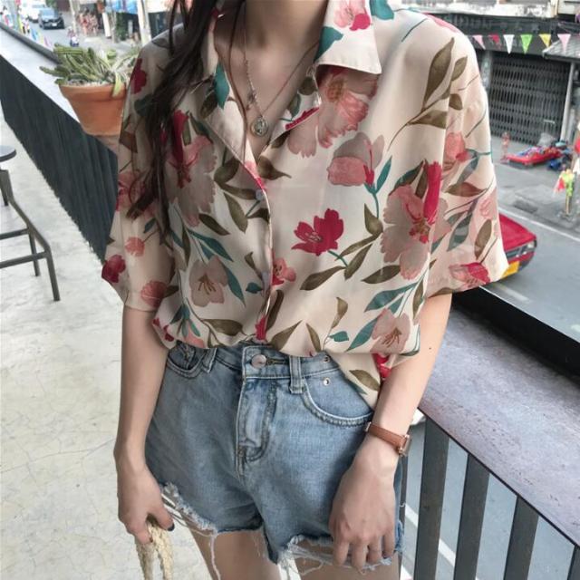 jpyuyuco-Shortsleeved Button-Down Blouse With Floral Print
