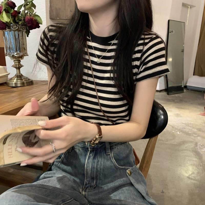 jpyuyuco-2025 new solid color spring clothing striped bottoming shirt
