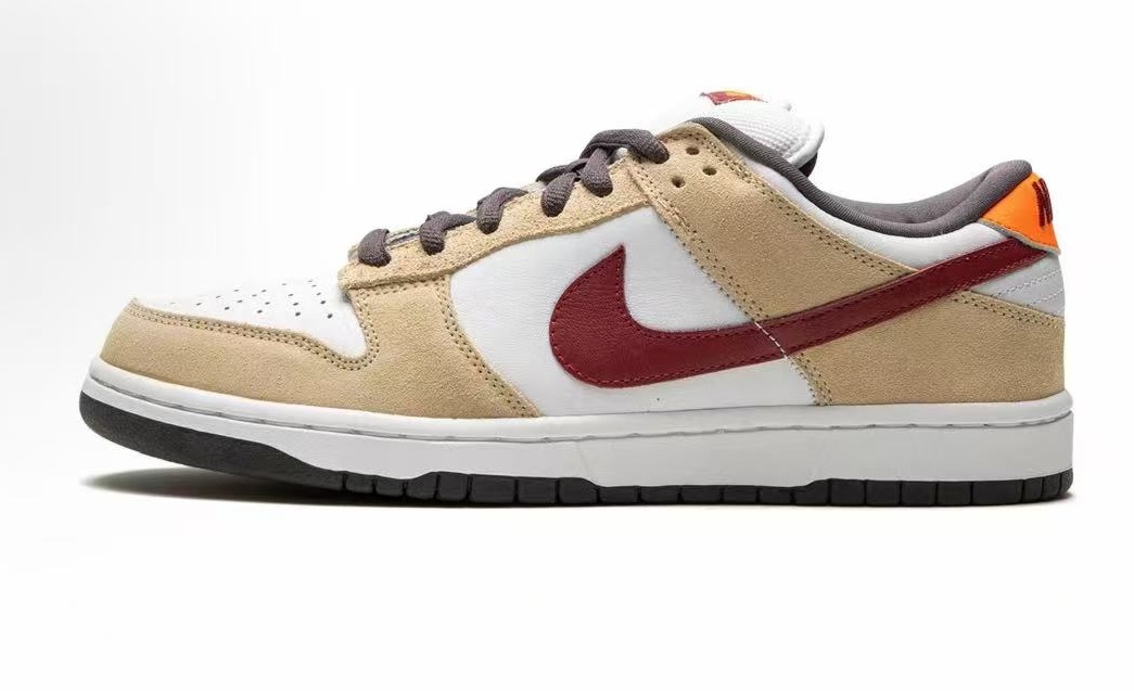 Nike Dunk SB crimson