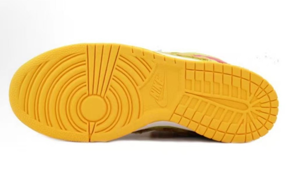 Nike Dunk SB Mama Bear