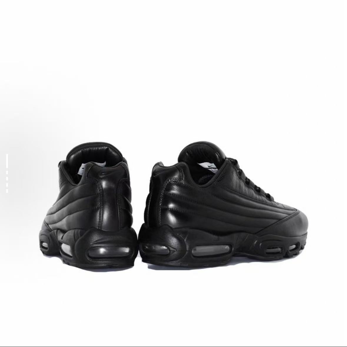 Supreme x  Nike Air Max 95