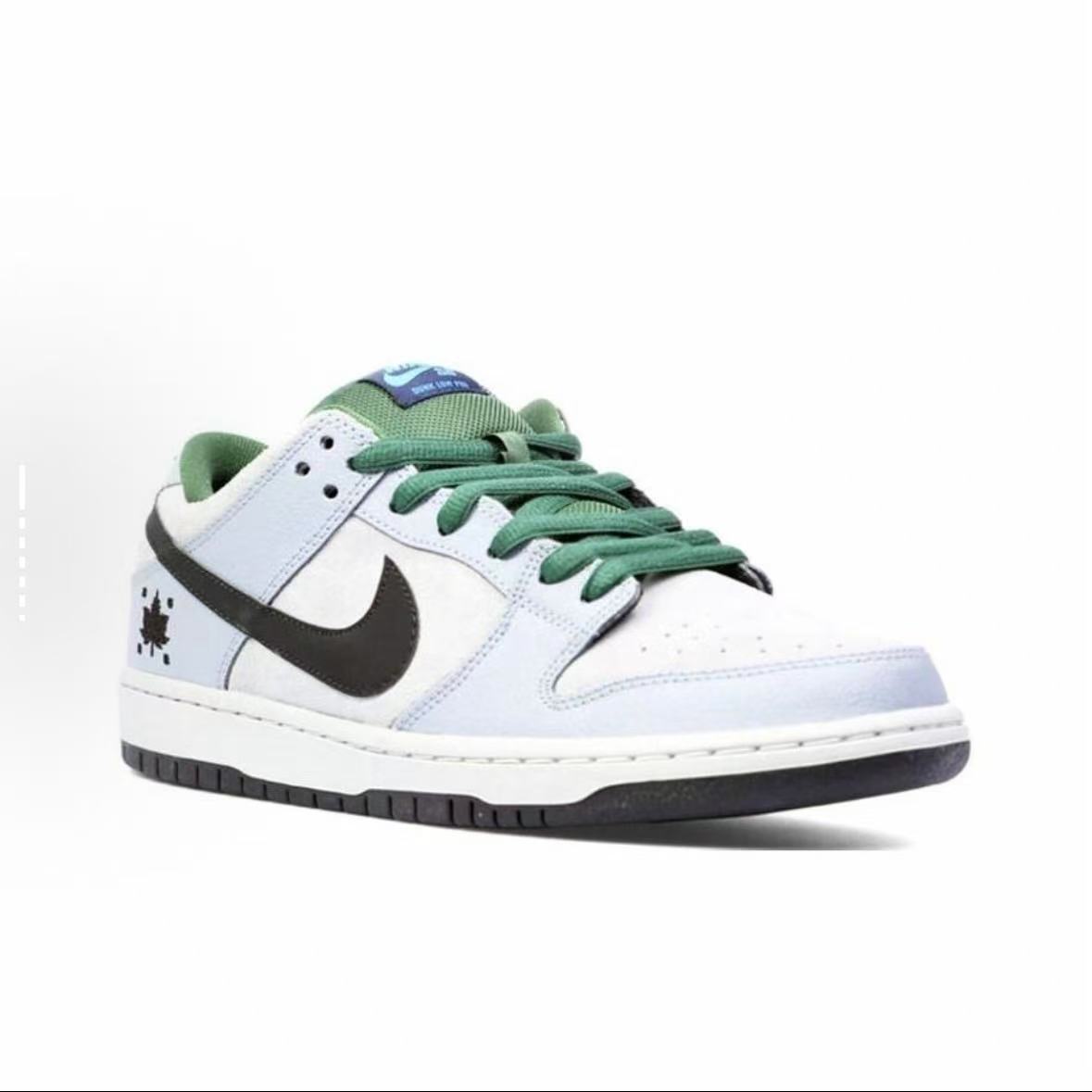 Nike Dunk SB Maple Leaf Central Park