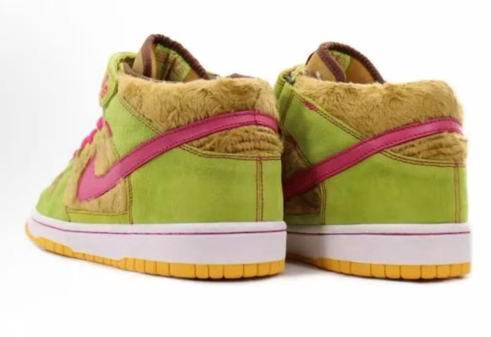 Nike Dunk SB Mama Bear