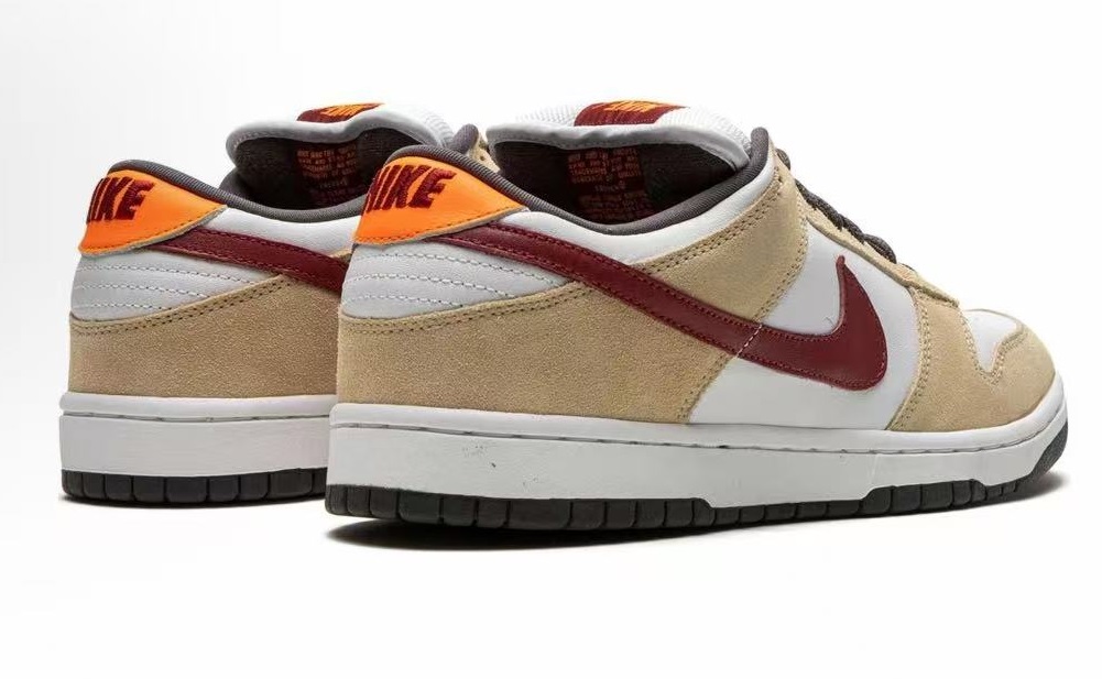 Nike Dunk SB crimson