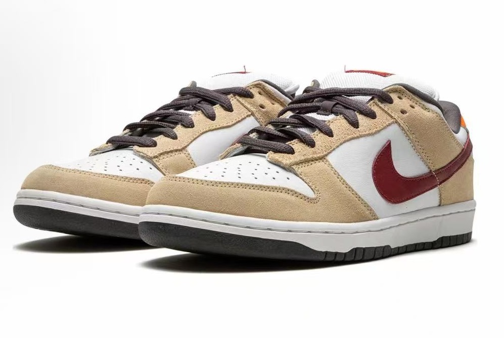 Nike Dunk SB crimson