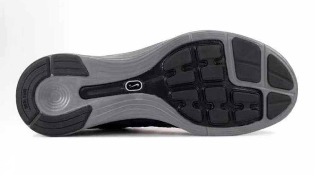 Supreme x  Nike Flyknit Lunar 1 NYC Black