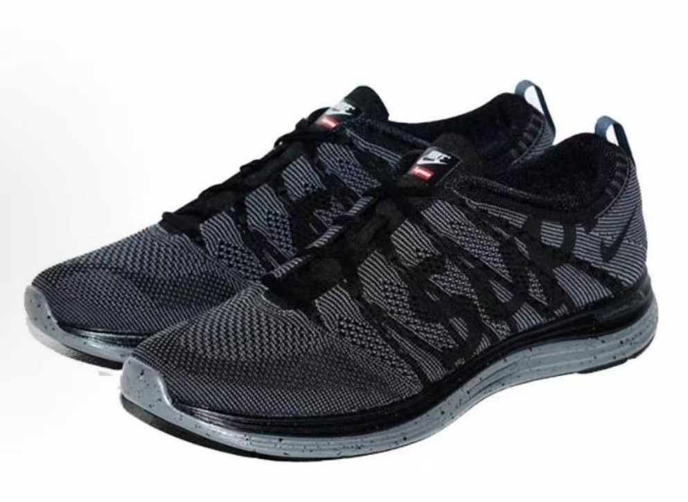 Supreme x  Nike Flyknit Lunar 1 NYC Black