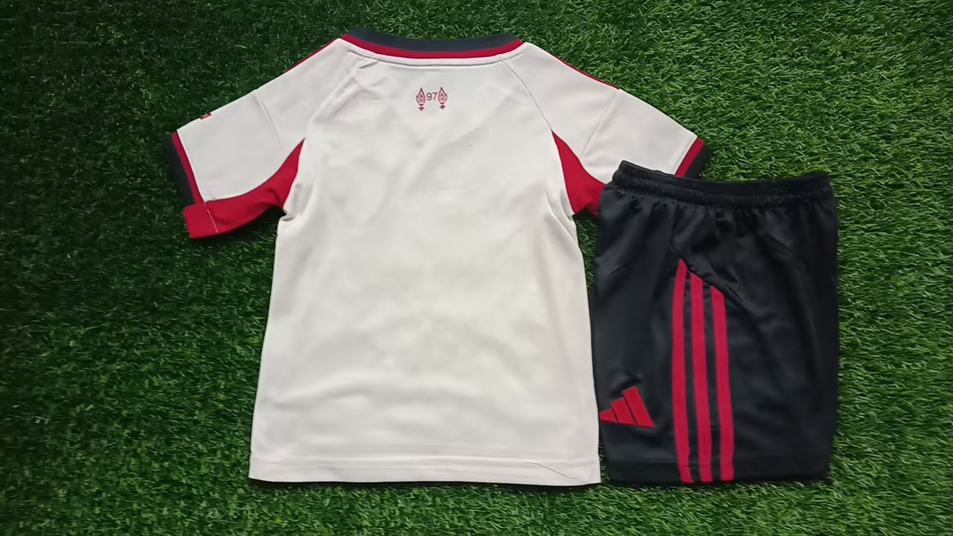 25/26 KIDS Liverpool away shirt 16-28