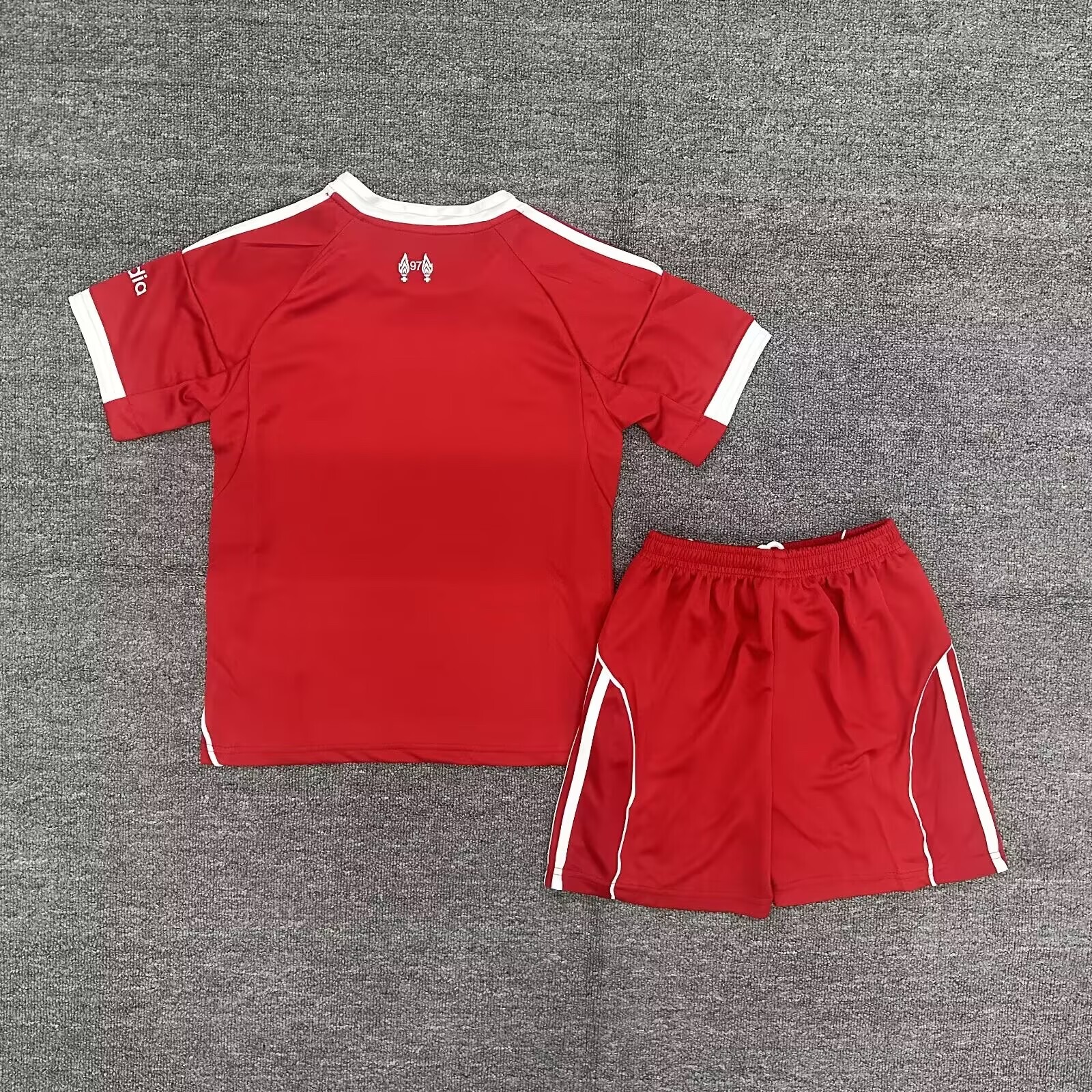 25/26 KIDS Liverpool home shirt 16-28