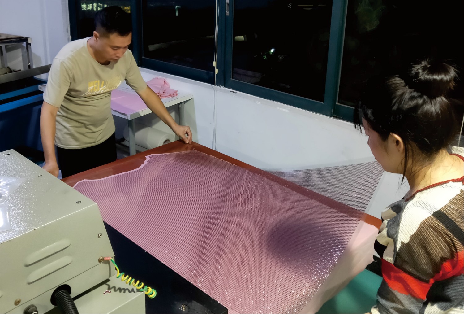 Hotfix Rhinestones Solution for Large-Scale Fabrics