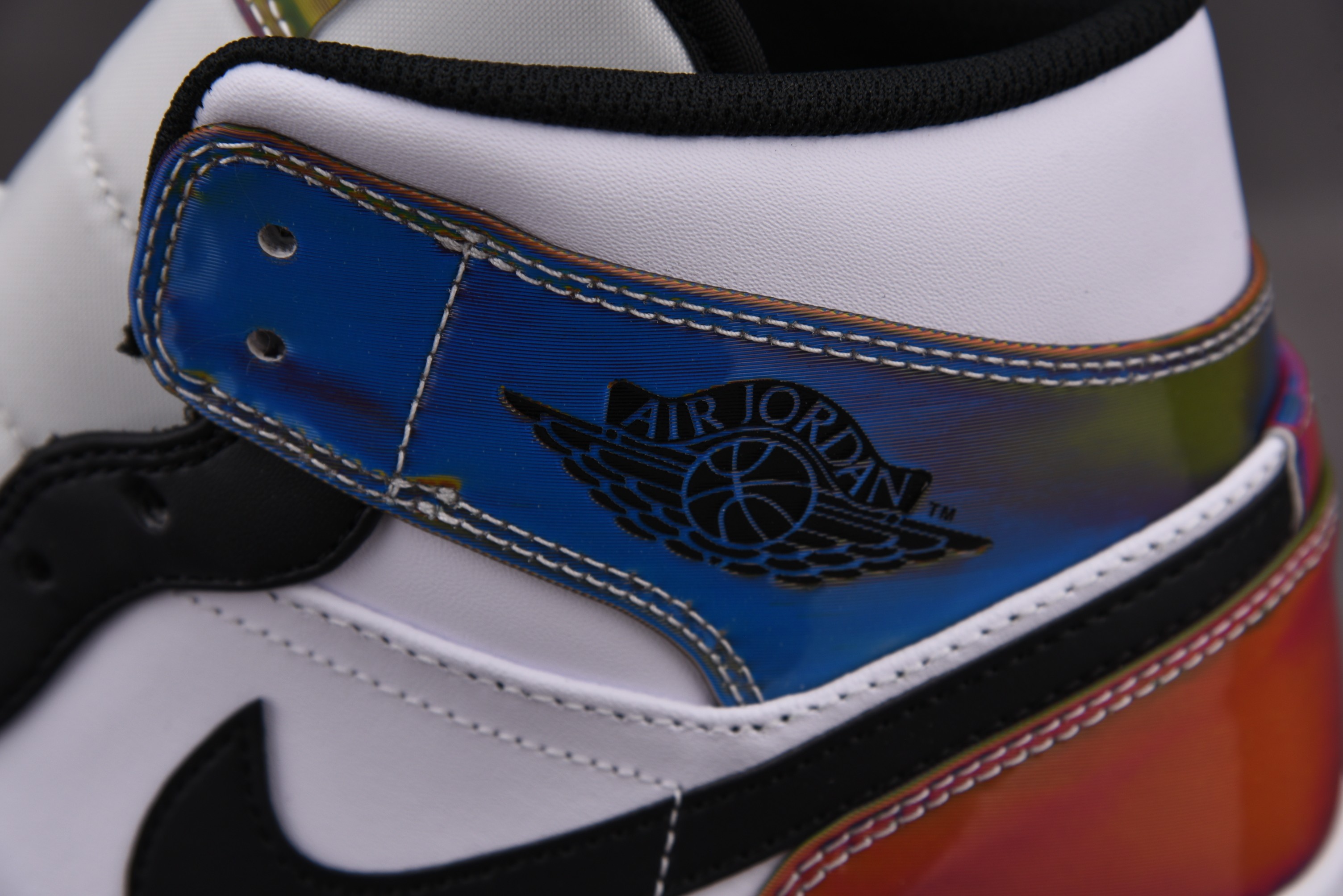 Jordan 1 Mid Heat Reactive