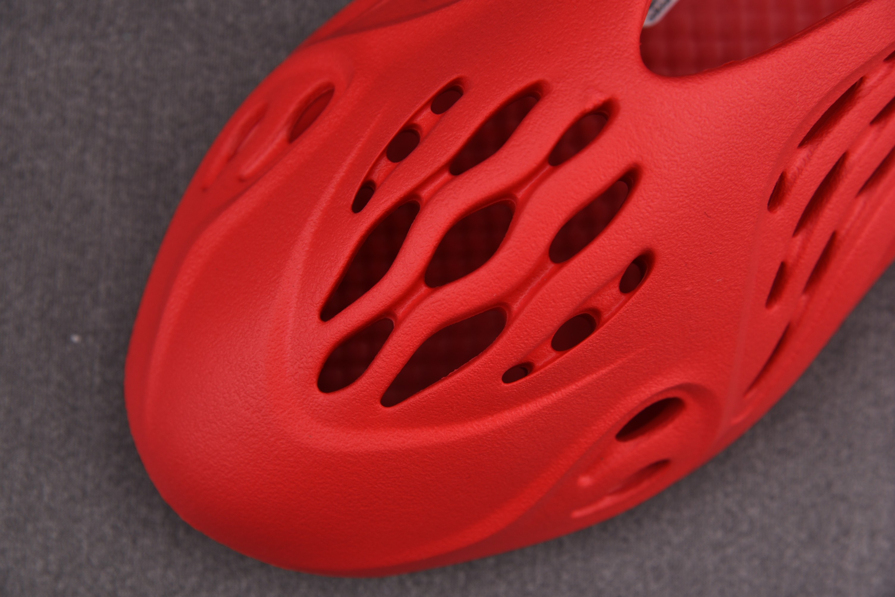 adidas Yeezy Foam RNNR Vermillion (One Size Smaller!!)