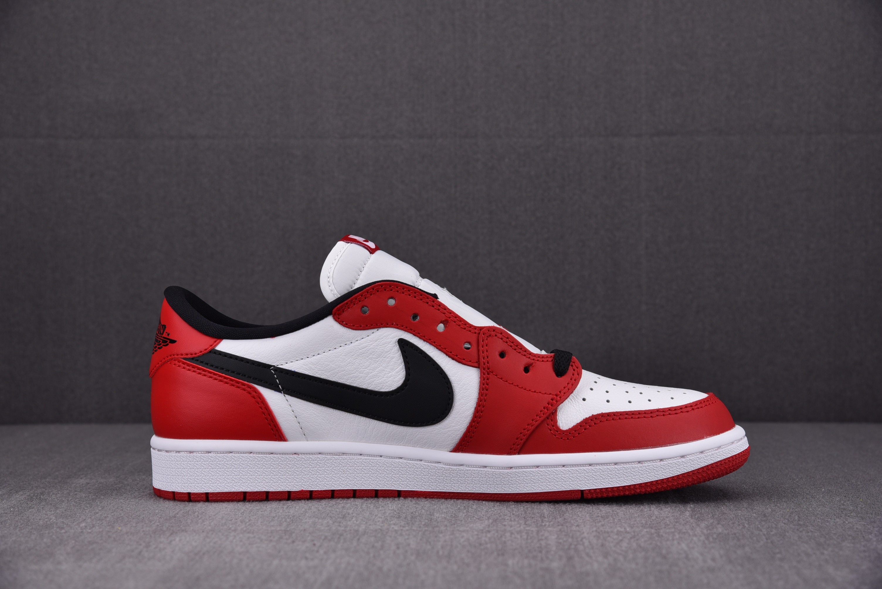 Jordan 1 Retro Low Chicago