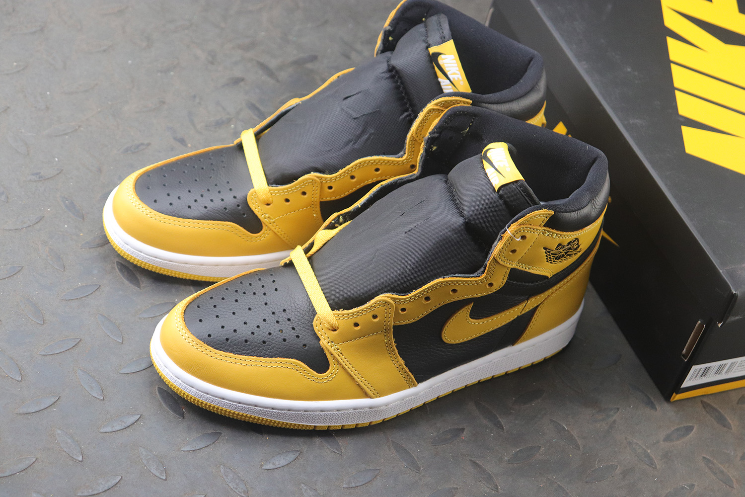 Jordan 1 Retro High OG Pollen