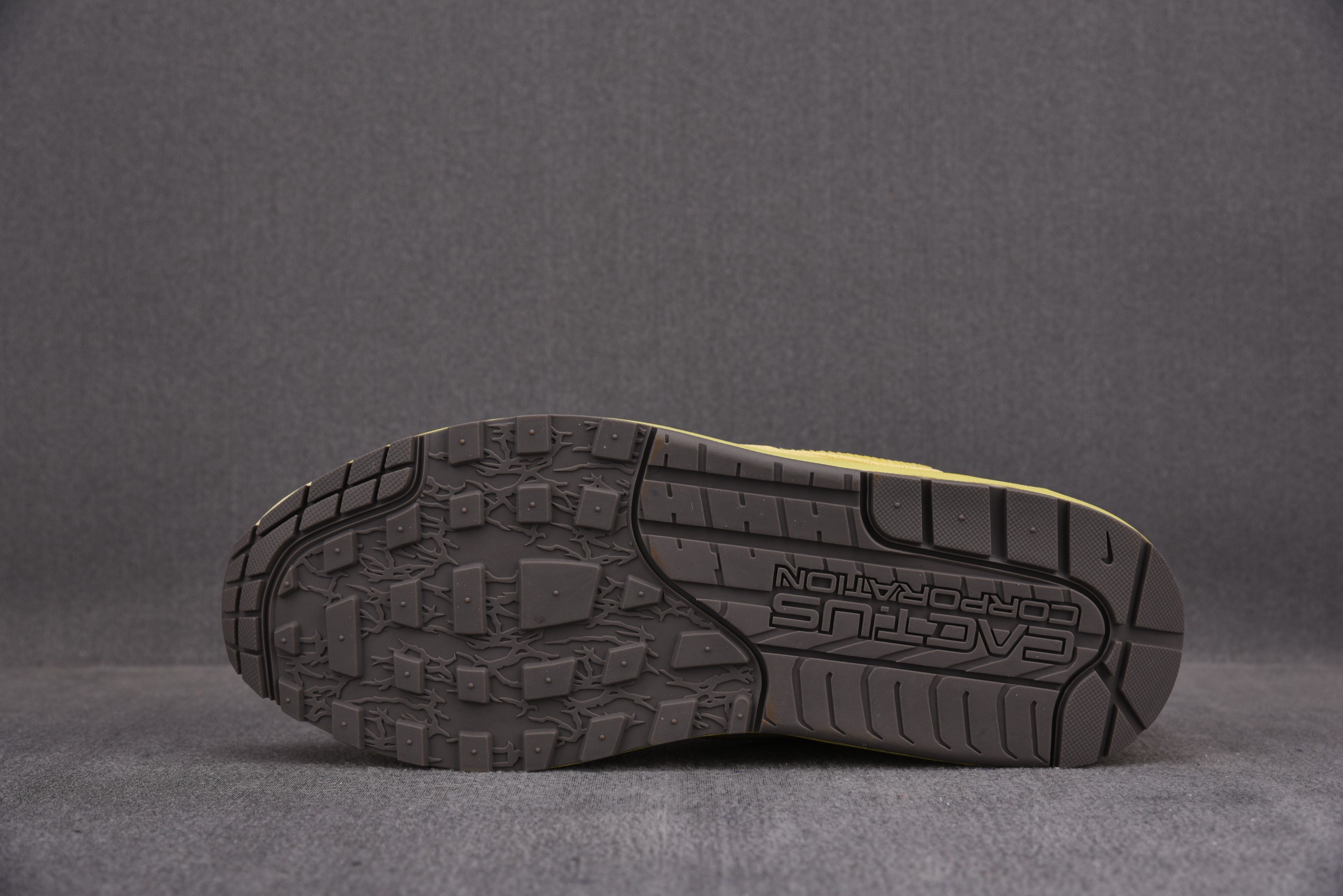 Nike Air Max 1 Travis Scott Cactus Jack Saturn Gold