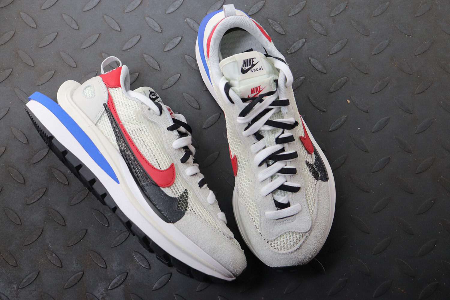 Nike VaporWaffle Sacai Sport Fuchsia