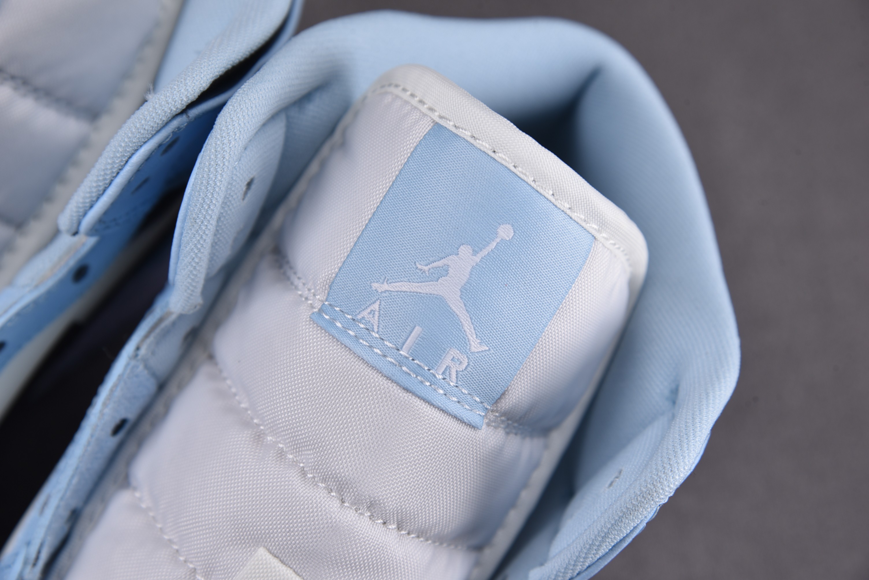 Jordan 1 Mid Ice Blue