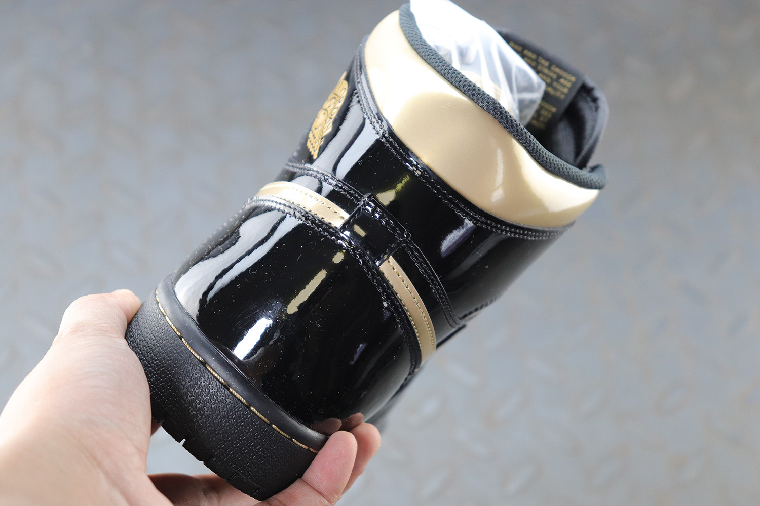Jordan 1 Retro High Black Metallic Gold (2020)