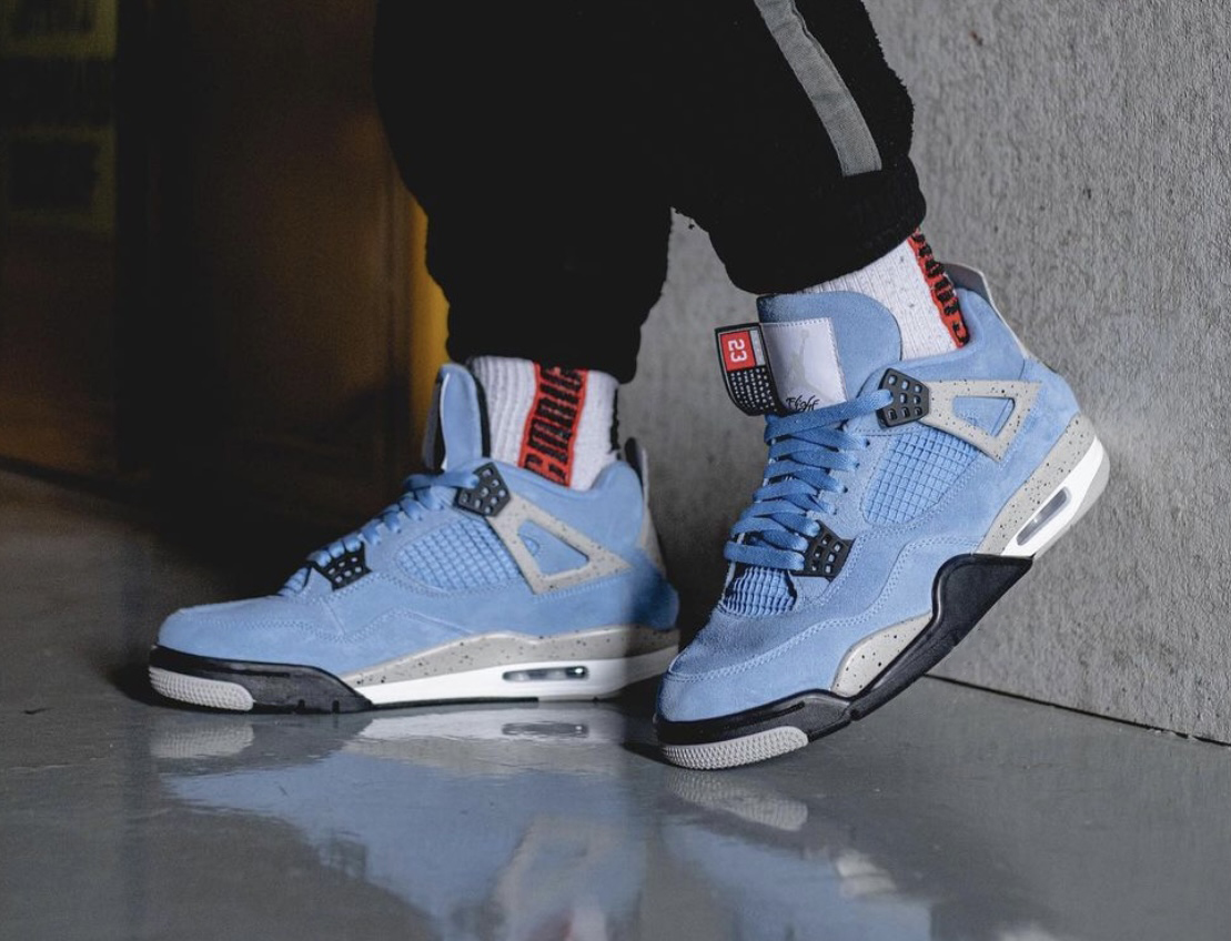Air Jordan 4 University Blue
