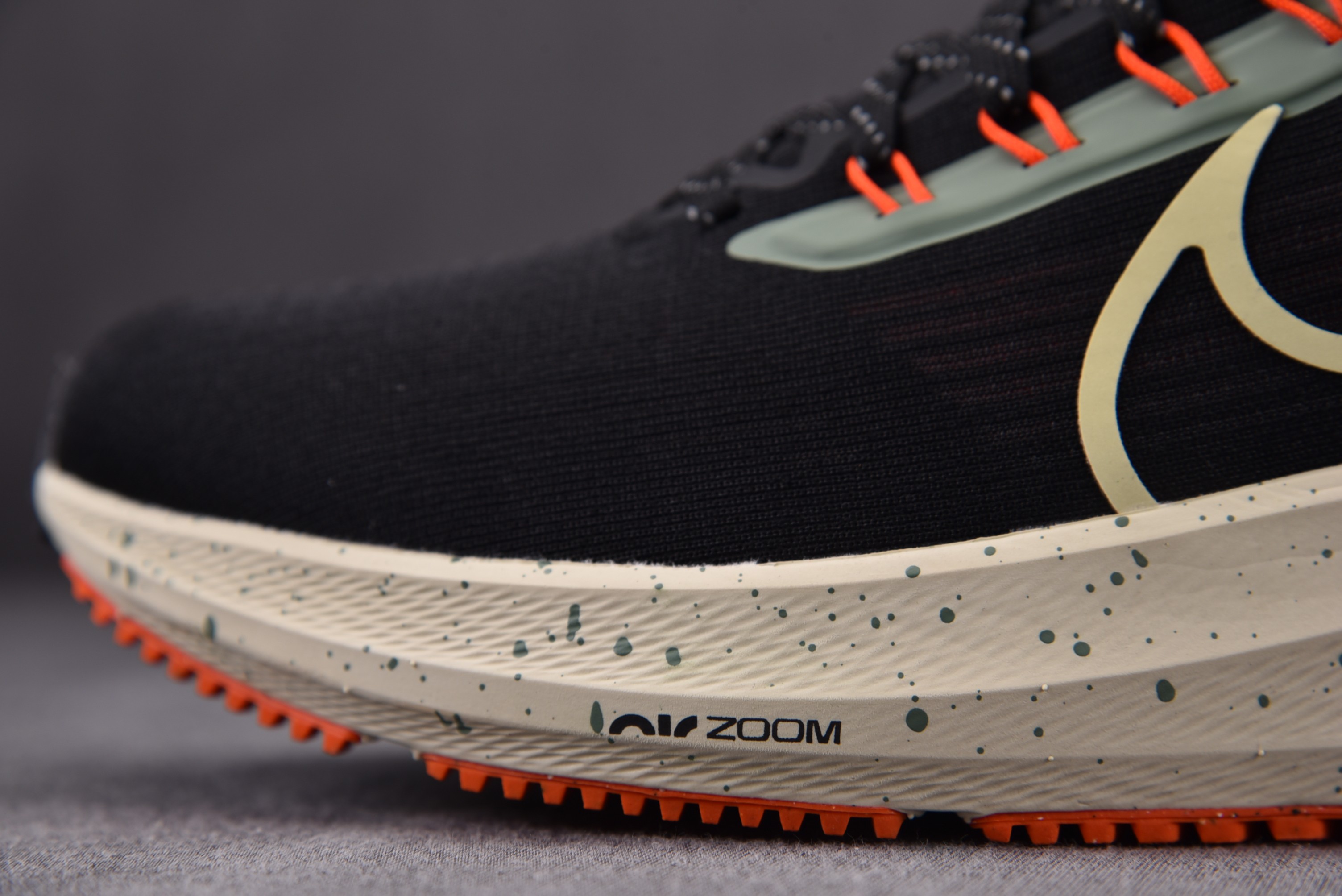 Nike Air Zoom Pegasus 39 Black Green Safety Orange