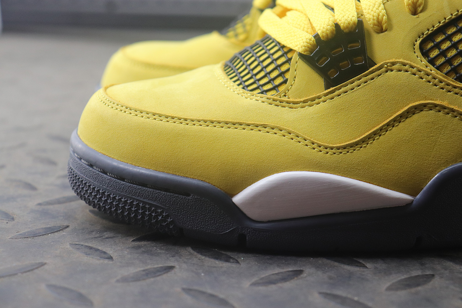 Jordan 4 Retro Lightning