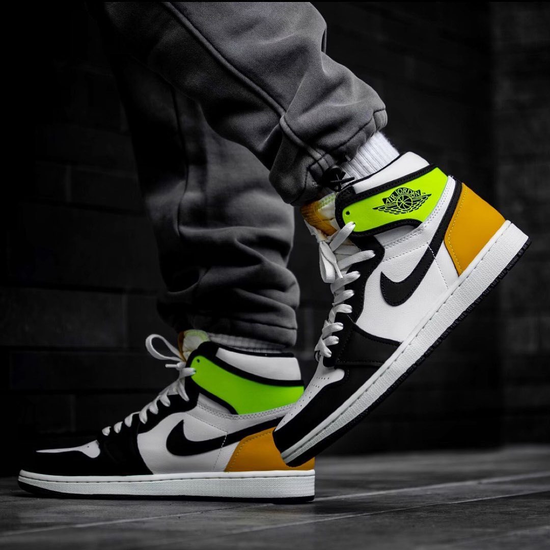 Jordan 1 Retro High White Black Volt University Gold