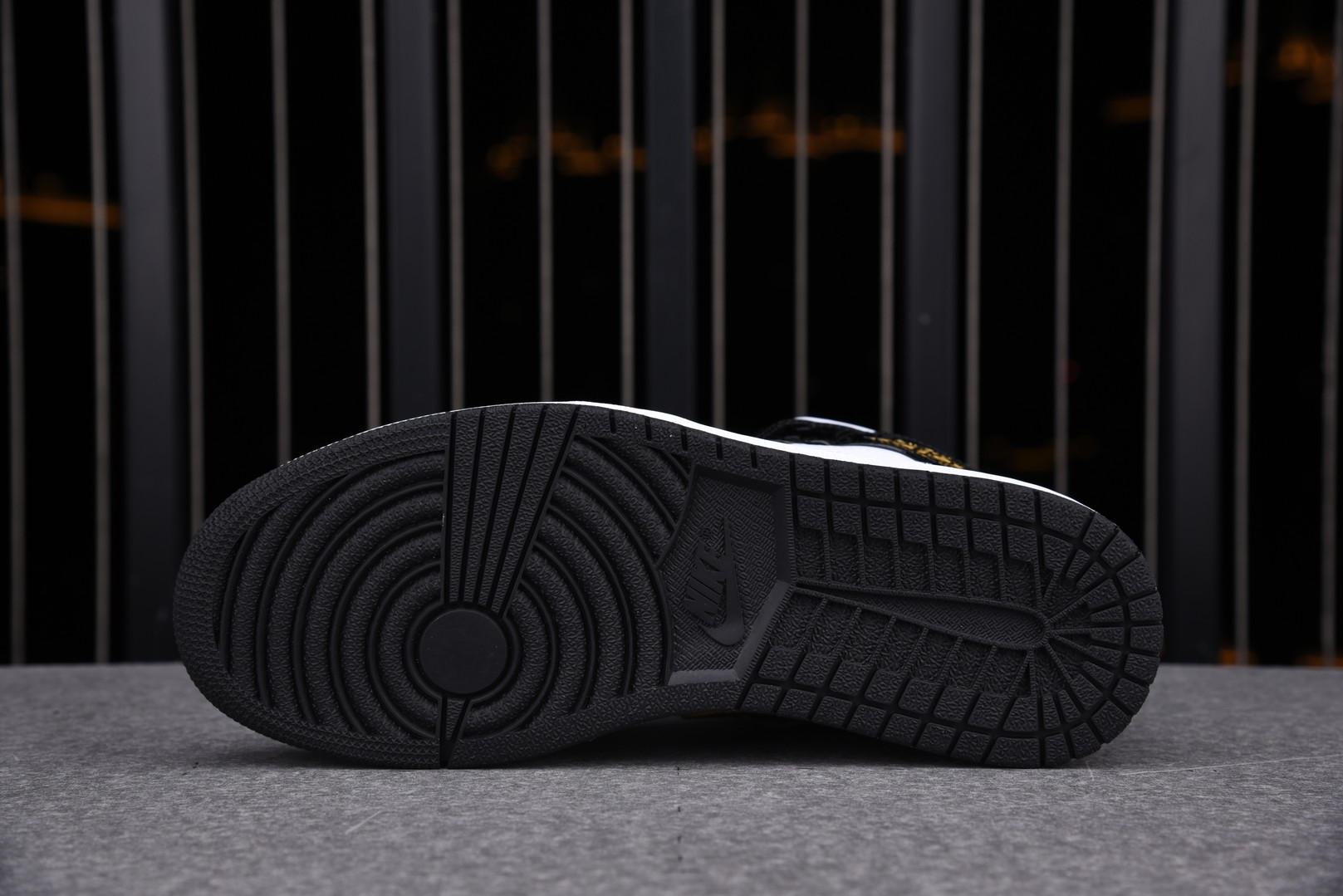 Jordan 1 Mid Patent Black White Gold