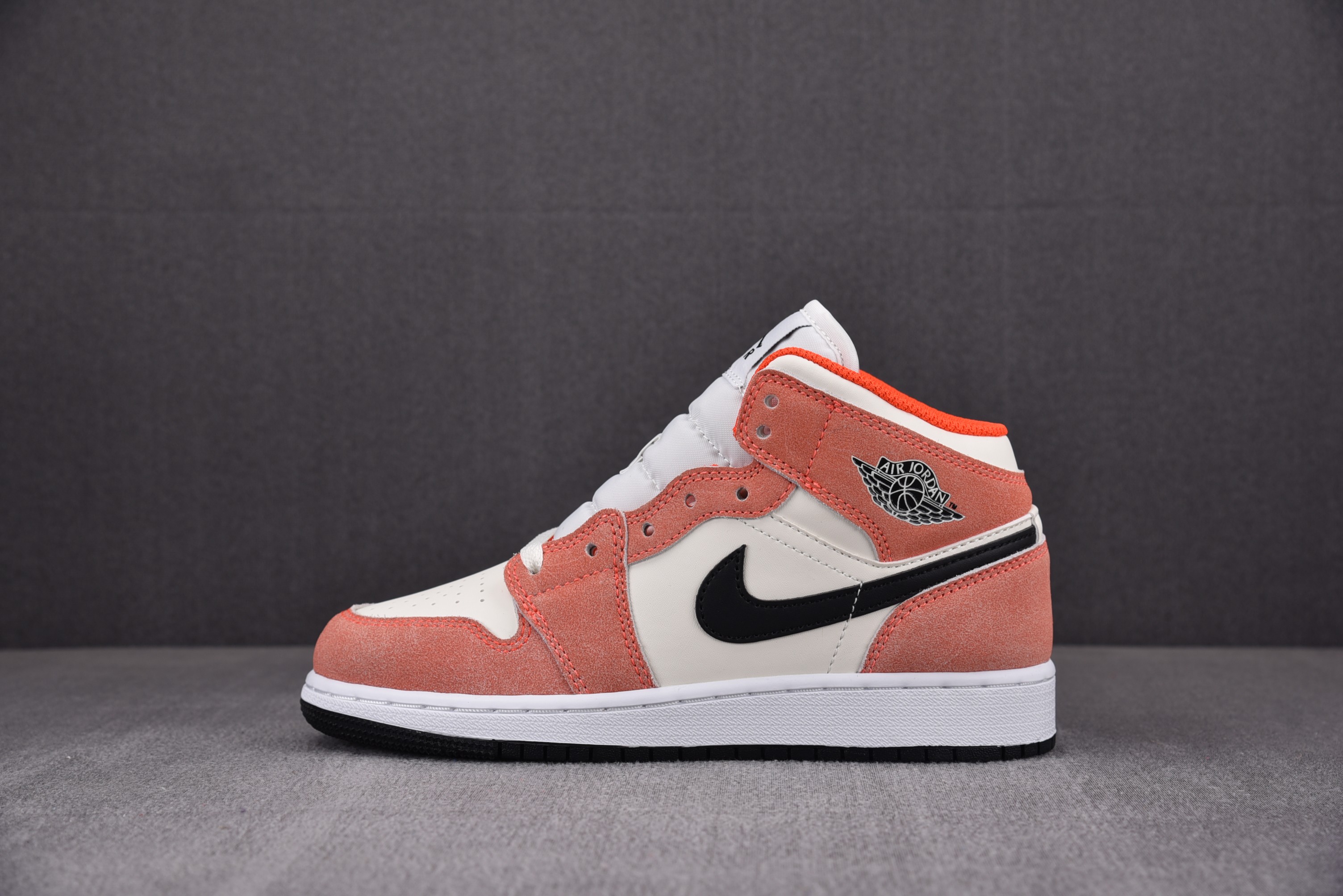 Jordan 1 Mid SE Orange Suede (GS)