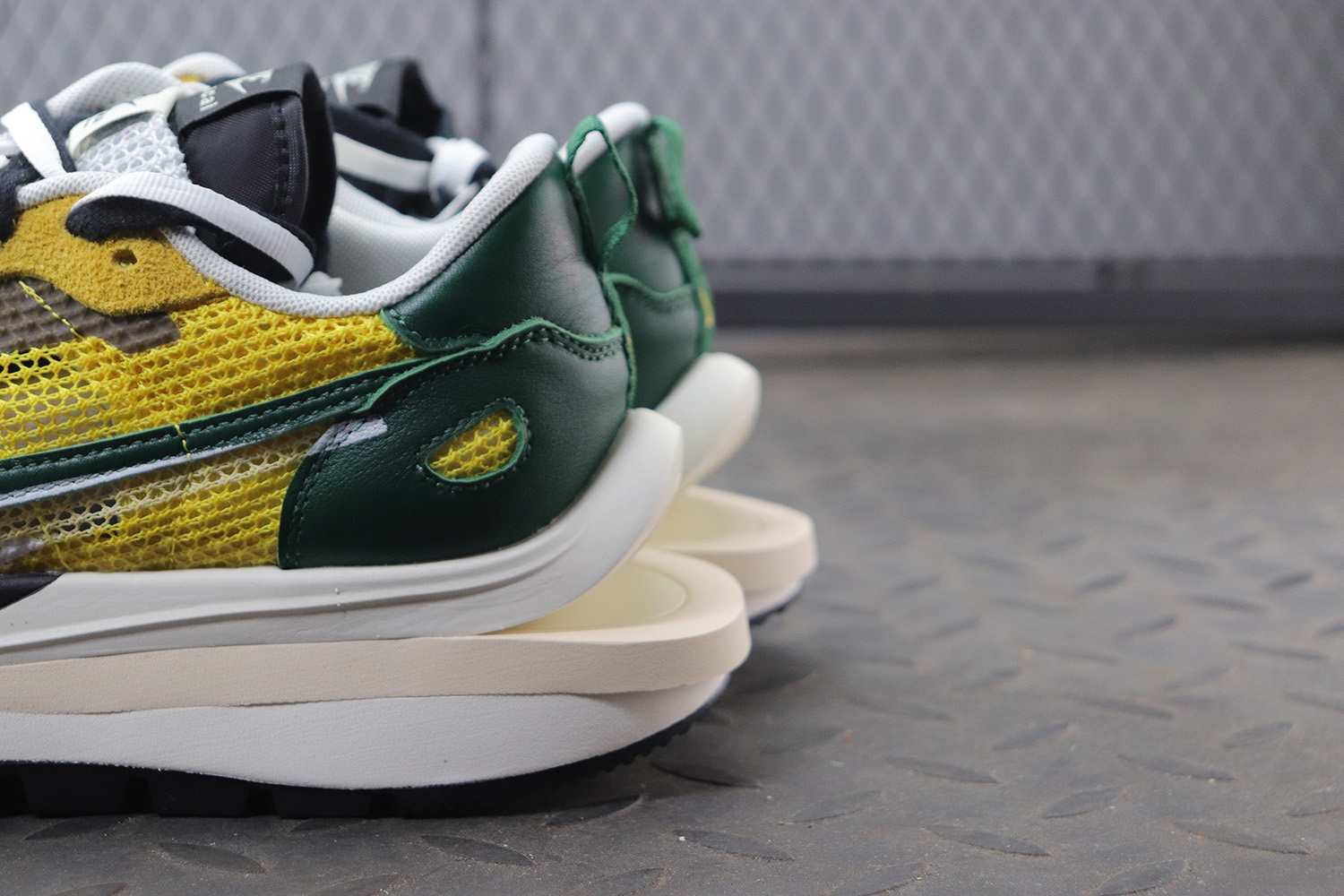Nike Vaporwaffle sacai Tour Yellow Stadium Green