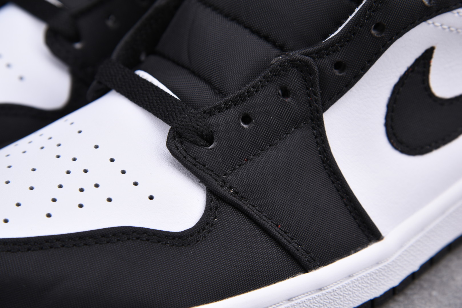 Jordan 1 Mid SE Union Black Toe