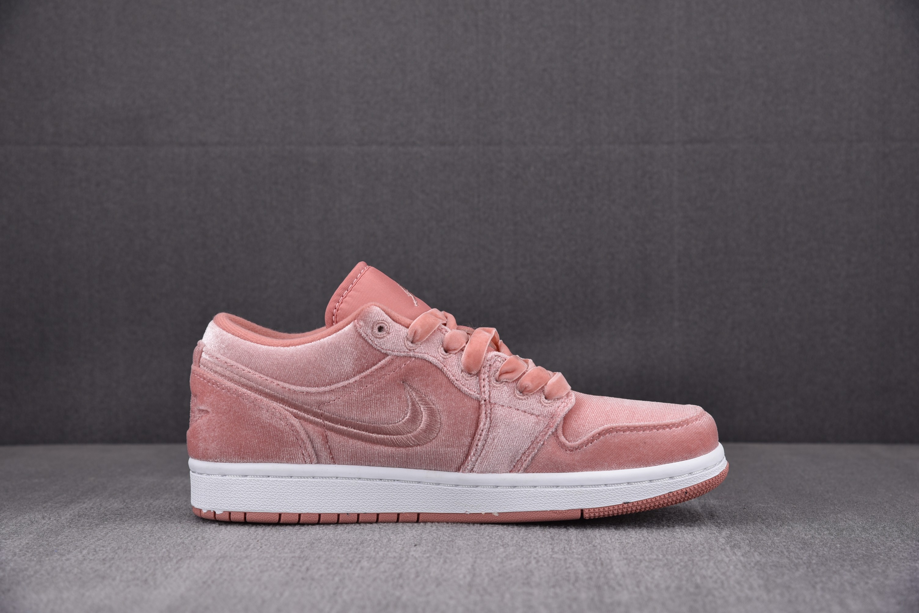Air Jordan 1 Low SE Pink Velvet (Women Size!!)