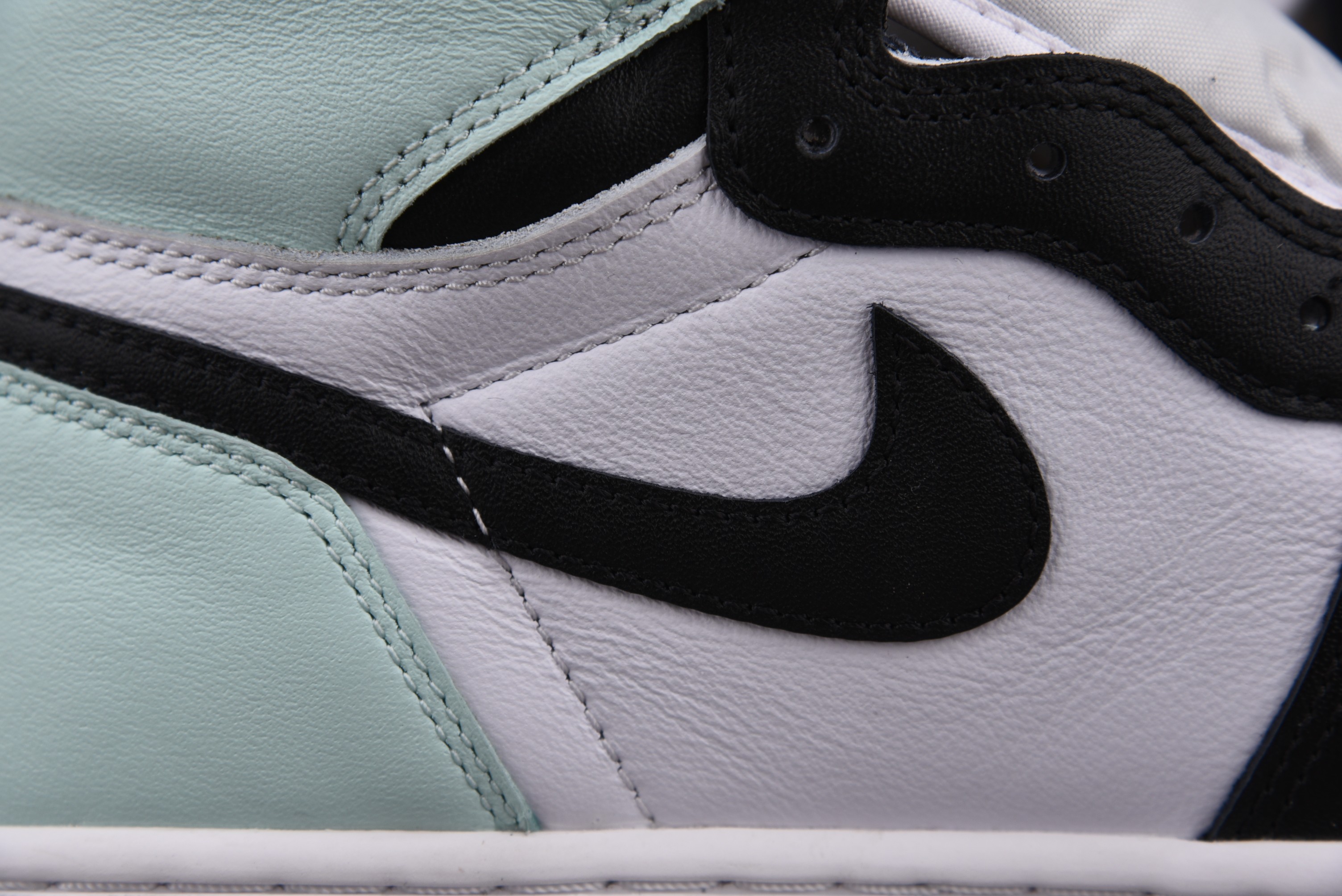 Jordan 1 Retro High Igloo