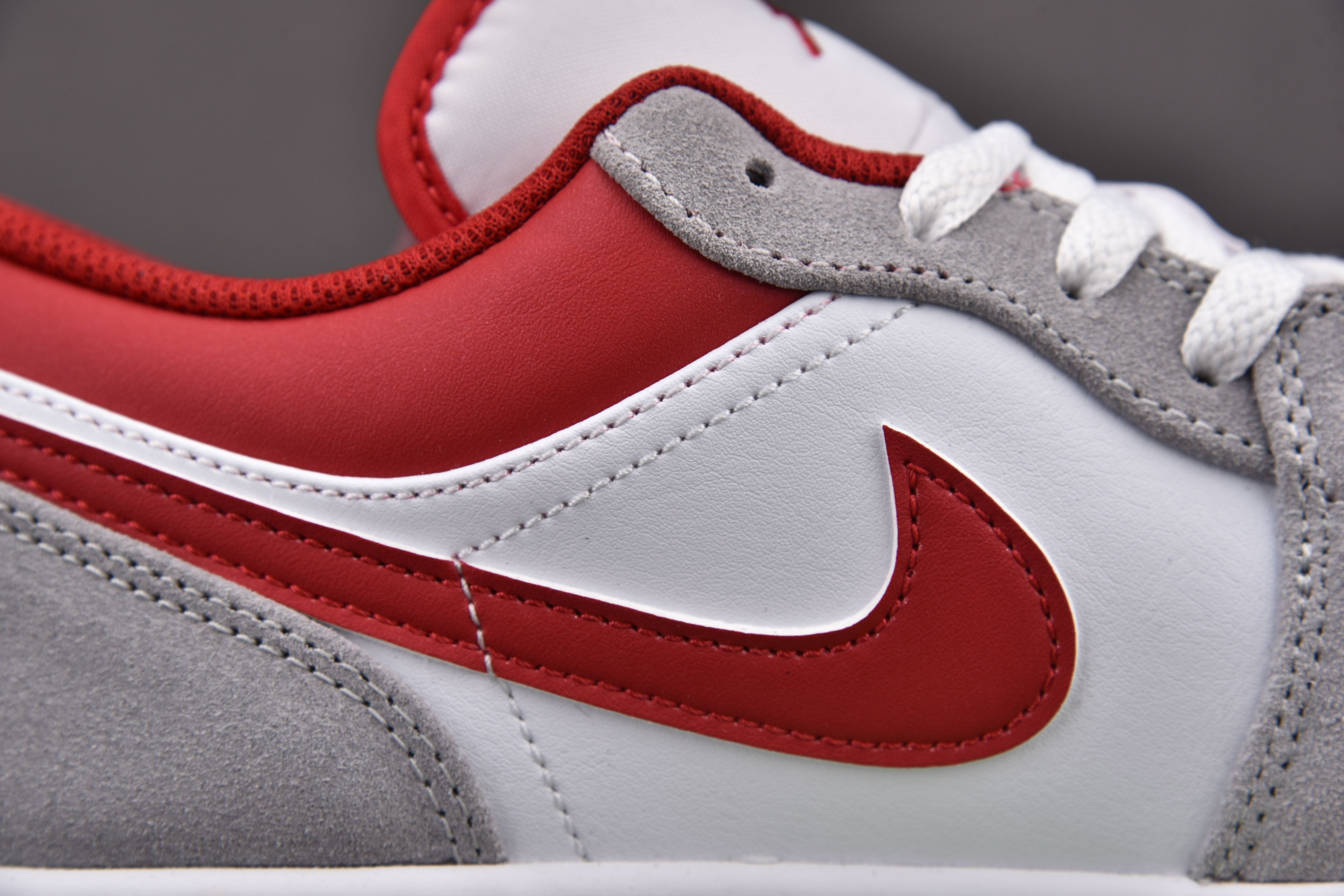 Jordan 1 Low SE Light Smoke Grey Gym Red