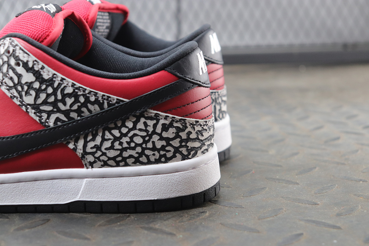 Nike Dunk SB Low Supreme Red Cement